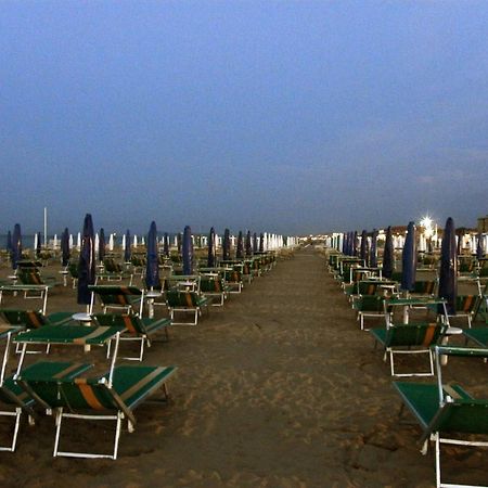 Hotel Giumer Rimini Luaran gambar