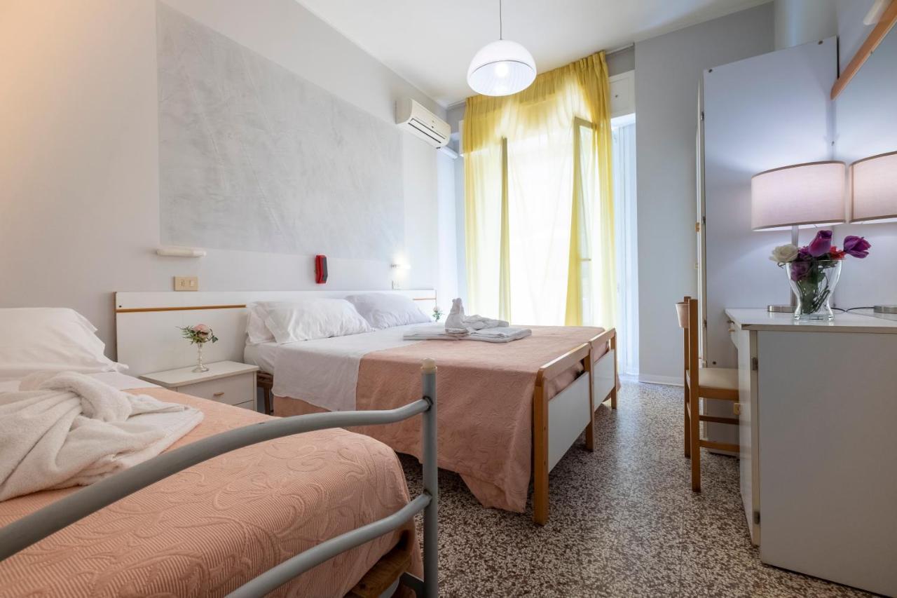 Hotel Giumer Rimini Luaran gambar