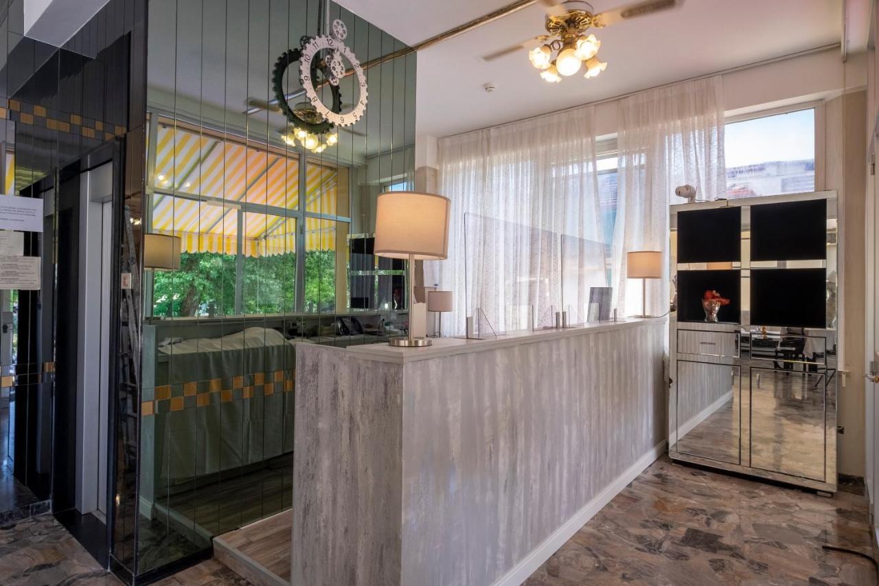 Hotel Giumer Rimini Luaran gambar