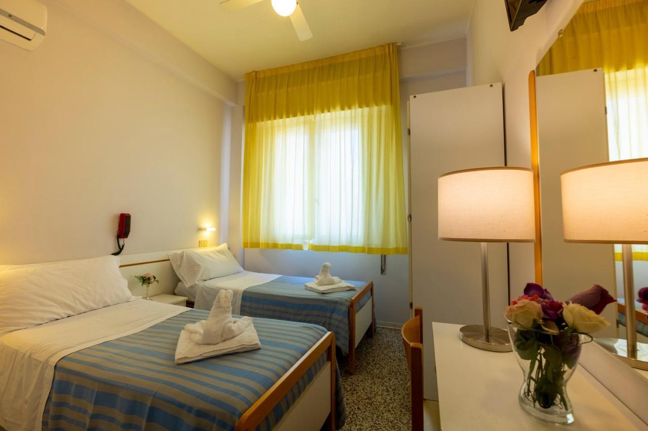 Hotel Giumer Rimini Luaran gambar