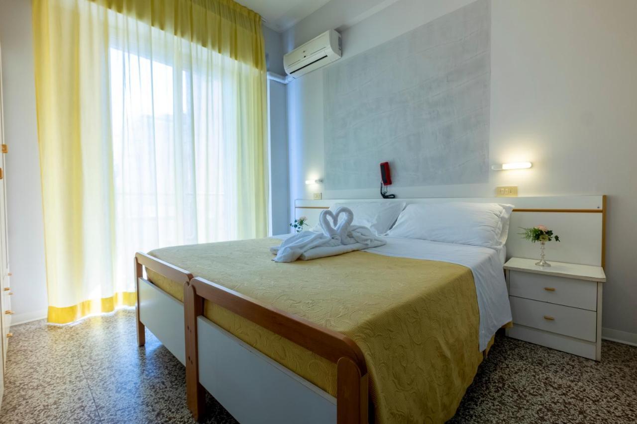 Hotel Giumer Rimini Luaran gambar