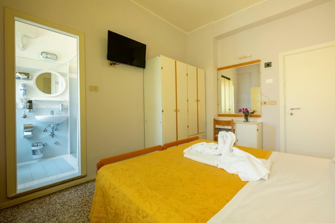 Hotel Giumer Rimini Luaran gambar