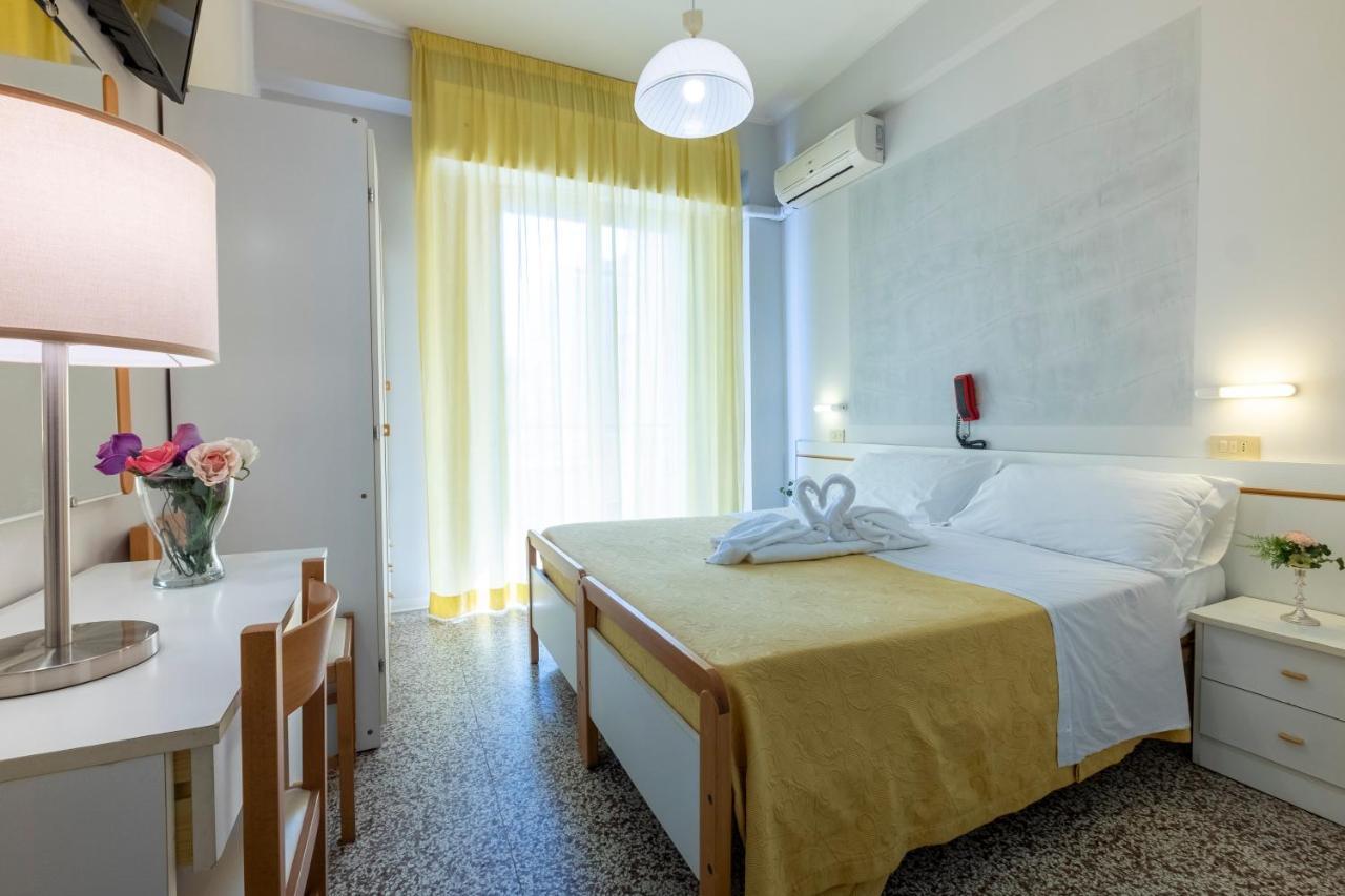 Hotel Giumer Rimini Luaran gambar