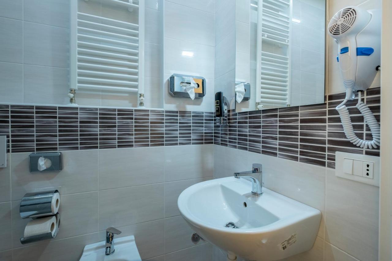 Hotel Giumer Rimini Luaran gambar